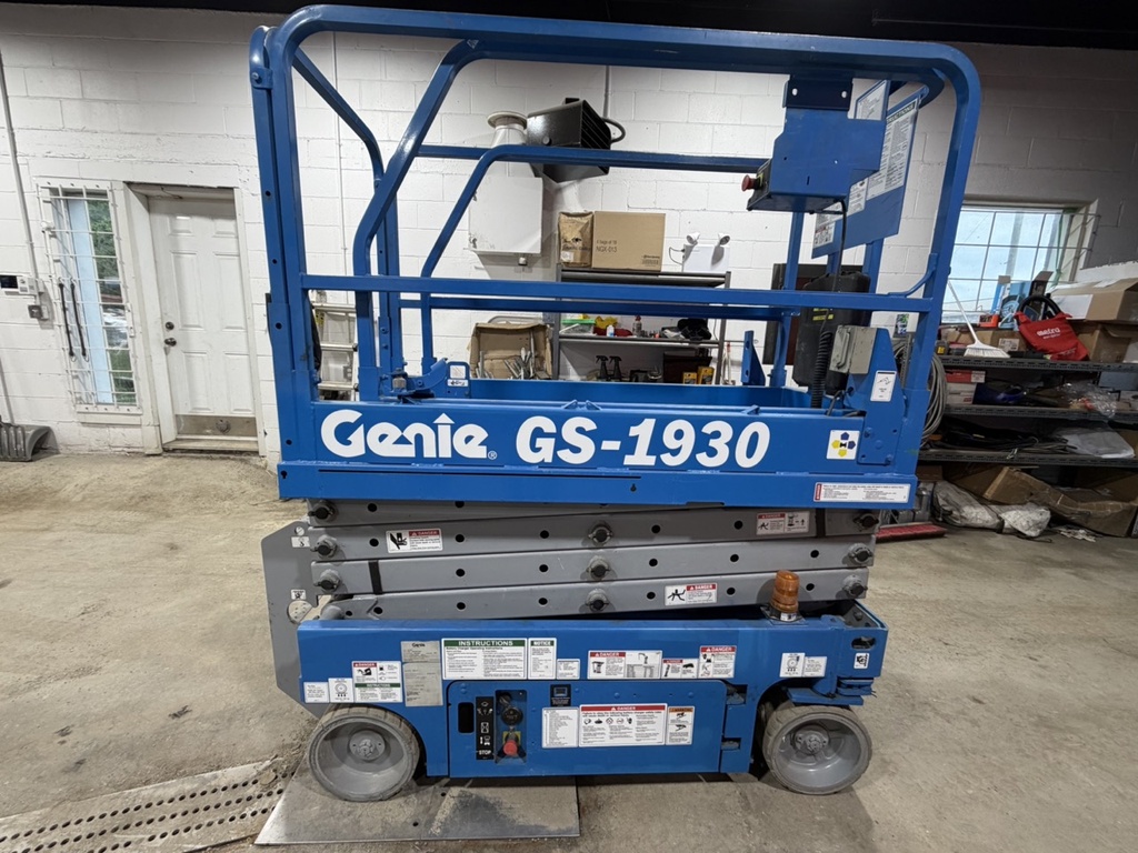 Genie GS-1930 Electric Scissor Lift 19ft