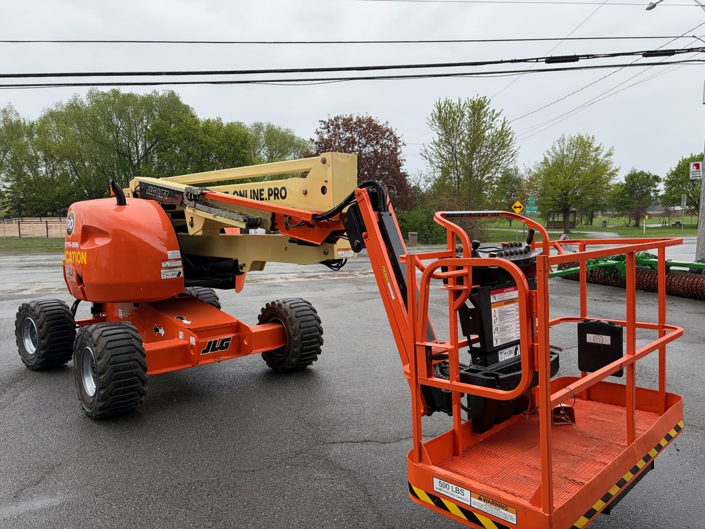 JLG 450AJ Series ll 4WD Dual Fuel Articulating Boom Lift