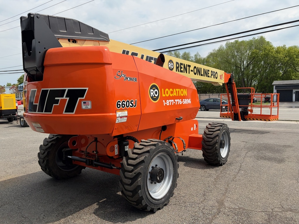 JLG 660SJ 4WD Dual Fuel Telescopic Boom Lift