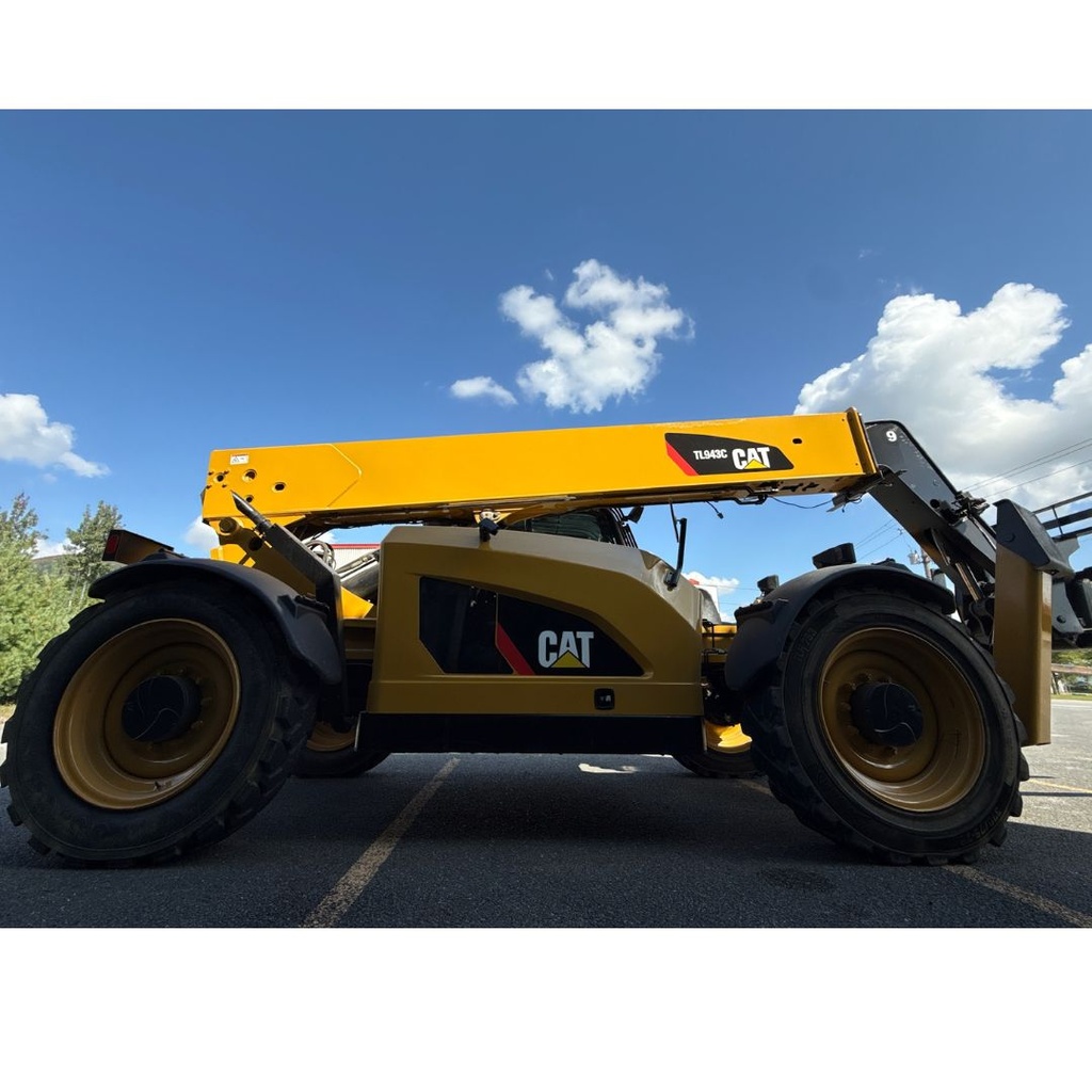 [THH01512] CAT TL943C Telescopic Forklift - 9000 lbs Capacity with Camera System - Only 730 hours !